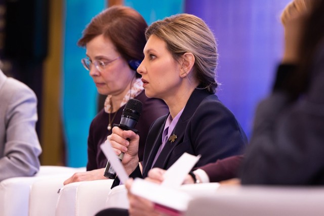 Pierwsza dama Ukrainy Ołena Zełenska na konferencji "United for justice" ("Zjednoczeni dla sprawiedliwości")