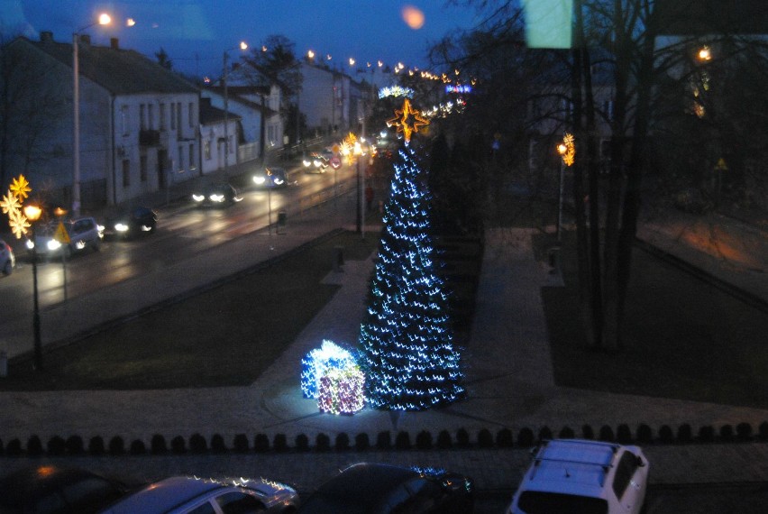 We Włoszczowie już czuć świąteczną atmosferę. Zobacz bożonarodzeniowe iluminacje (ZDJĘCIA)