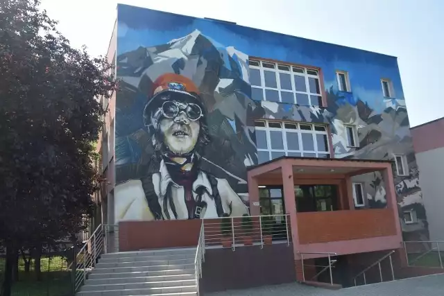 Mural Jerzego Kukuczki na Szkole Podstawowej nr 10 w Mikołowie.