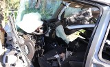 Wypadek w Bytomiu: Peugeot wjechał w drzewo. Pasażerowie w ciężkim stanie. Kierował 20-latek ZDJĘCIA