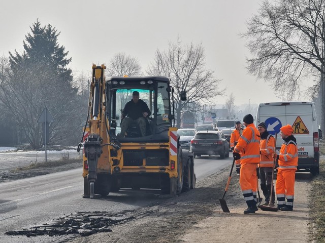 Dziury w toruńskich ulicach łata obecnie 10 ekip Miejskiego Zarządu Dróg