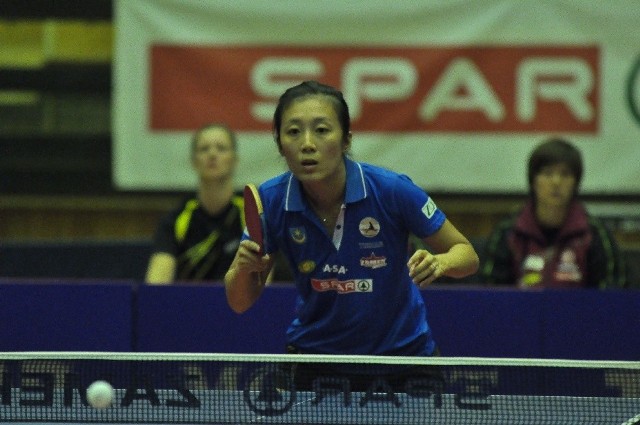 W pierwszej swojej grze turnieju Wolrd Tout Han Ying zmierzy sie z Mistrzynią Europy Rumunką Elizabeta Samarą.