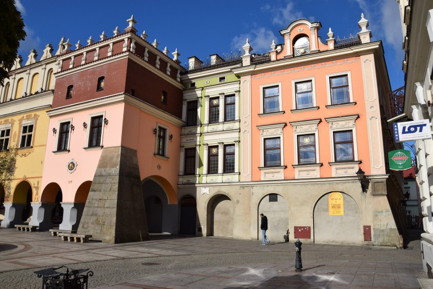 Obiekt, który powstał z połączenia kilku kamienic,...