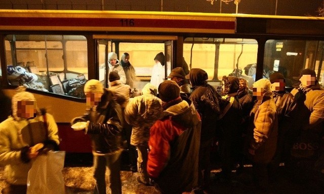 Autobus dla bezdomnych będzie jeździł nocą po ulicach Łodzi od 1 grudnia br. do 15 marca 2015 r.