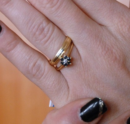 Zestaw - pierścionek zaręczynowy i obrączka za ok. 600 zł