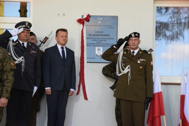 W czwartek, 1 września w Szkole Podstawowej w Lednogórze odbyła się uroczystość odsłonięcia tablicy pamiątkowej w hołdzie por. Łukaszowi Kurowskiemu, pierwszemu polskiemu żołnierzowi, który zginął w Afganistanie.Przejdź do kolejnego zdjęcia --->