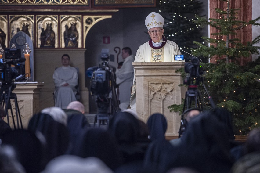 Dziś w samo południe Stolica Apostolska poinformowała, że...