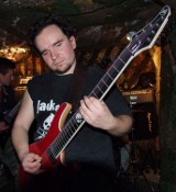 Gitarzysta z Dłużka chce pomagać innym artystom