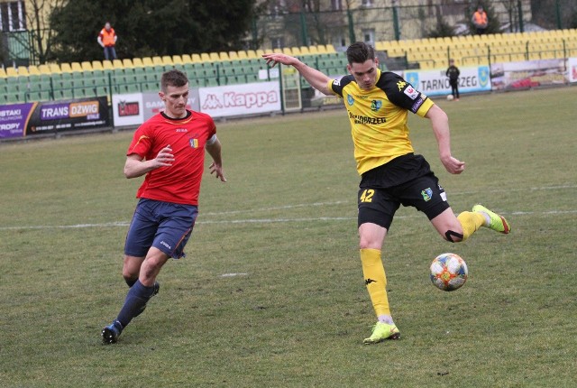 W sobotę 13 marca. Siarka Tarnobrzeg zremisowała na wyjeździe z Podhalem Nowy Targ 1:1. Sprawdź, jak oceniliśmy jej piłkarzy w skali 1-10!