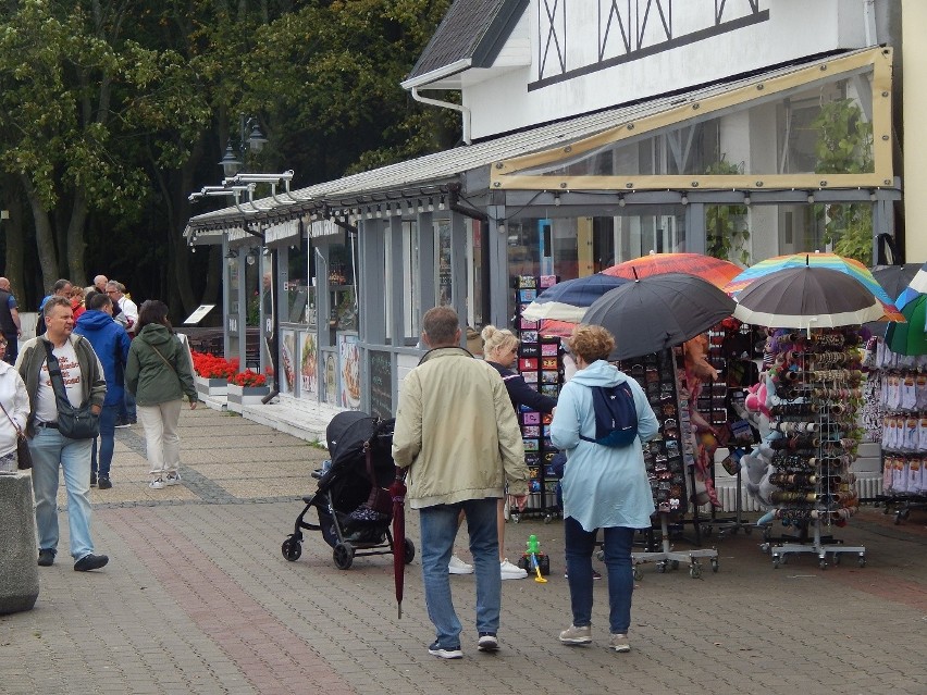 Niedzielne spacery i pierwsze oznaki jesieni w Ustce [ZDJĘCIA]