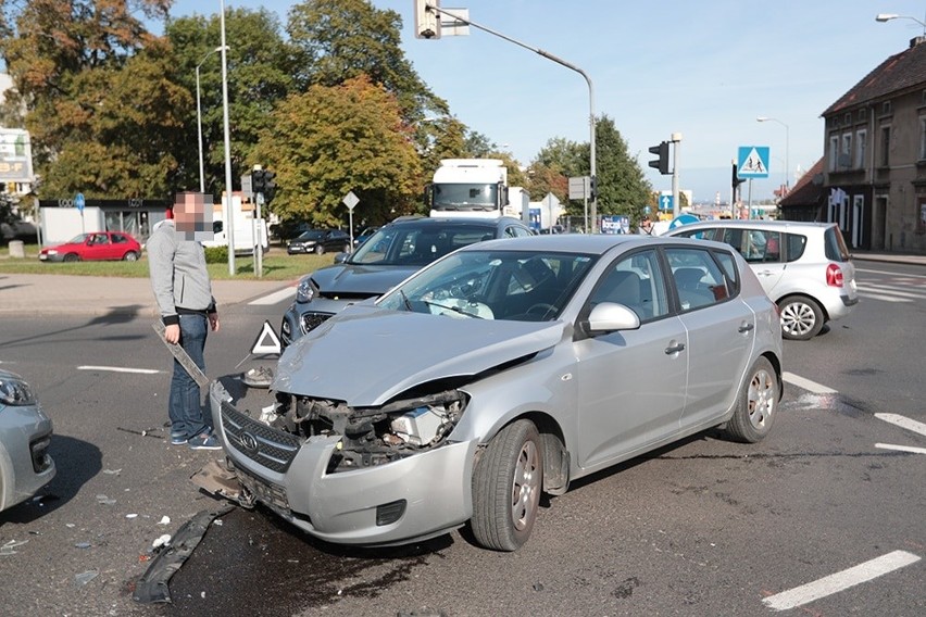 Do zderzenia dwóch samochodów kia doszło w piątek, 20...