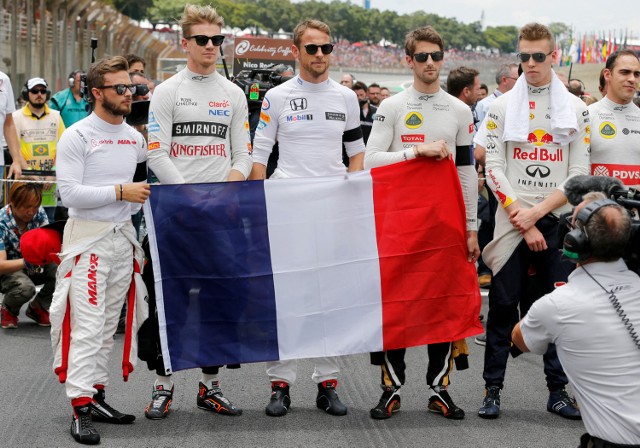 Kierowcy Formuły 1 przed wyścigiem o Grand Prix Brazylii. Od lewej: Will Stevens, Nico Hulkenberg, Jenson Button, Romain Grosjean, Danił Kwiat, Pastor Maldonado.