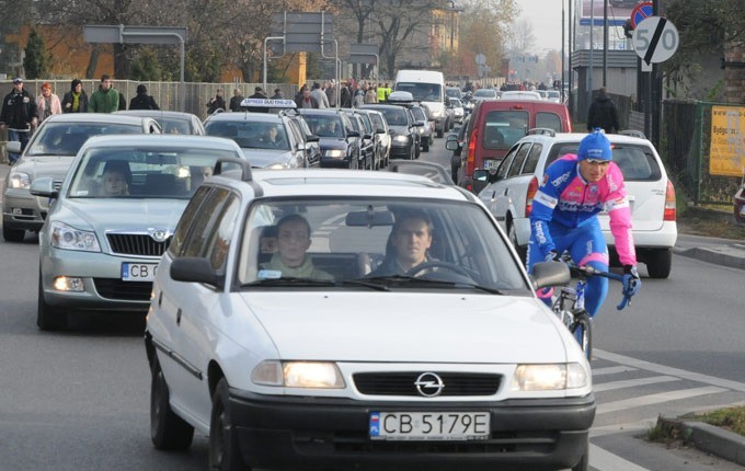 Zaduma w ciszy i jesiennym słońcu