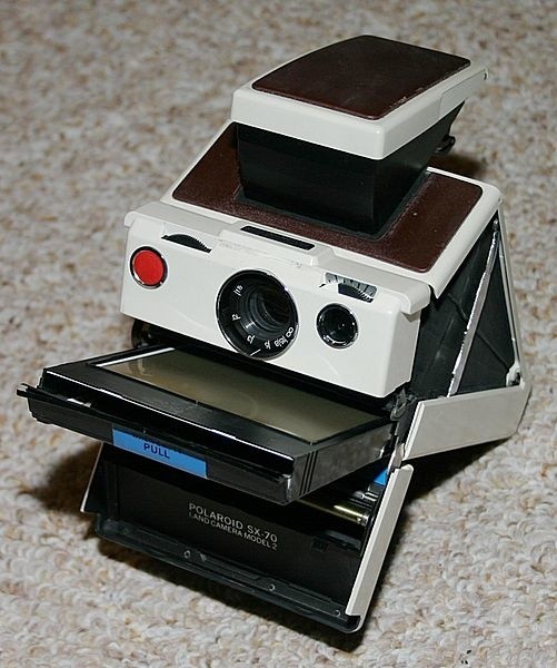Polaroid, model SX-70.