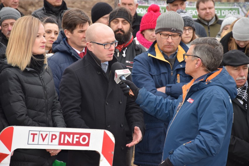 Mieszkańcy ul. Spacerowej na osiedlu Zalesie w Rzeszowie protestowali przeciwko zabudowie wzgórza nad ul. Spacerową [ZDJĘCIA]