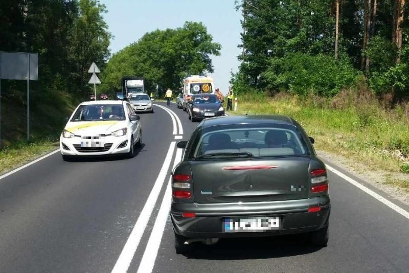 Wypadek  w powiecie włoszczowskim. Samochód potrącił pielgrzyma ze Starachowic