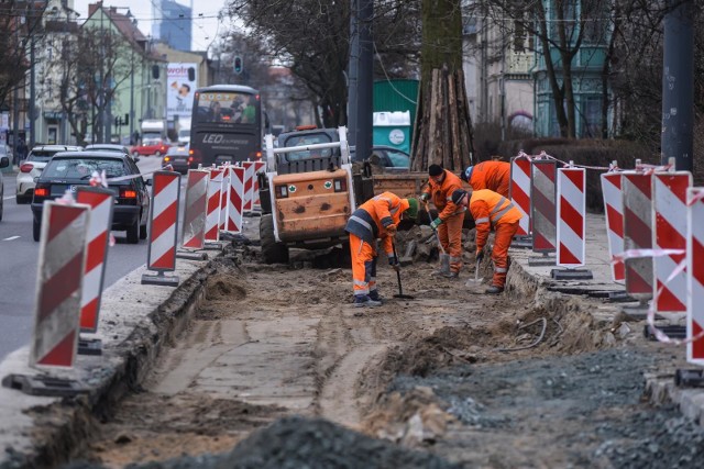 Remont chodnika wzdłuż al. Niepodległości w Sopocie - od numeru 738 do ul. Kochanowskiego [15.03.2018]