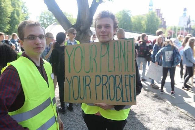 "Riki tiki - ratujmy tropiki" - ulicami przeszedł marsz Młodzieżowego Strajku Klimatycznego [24.05.2019]