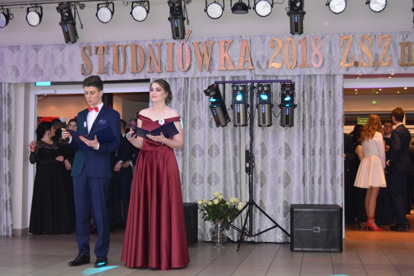 Studniówka ZSZ nr 4 w Ostrołęce 2018. Tak się bawili przyszli maturzyści! [ZDJĘCIA+WIDEO]