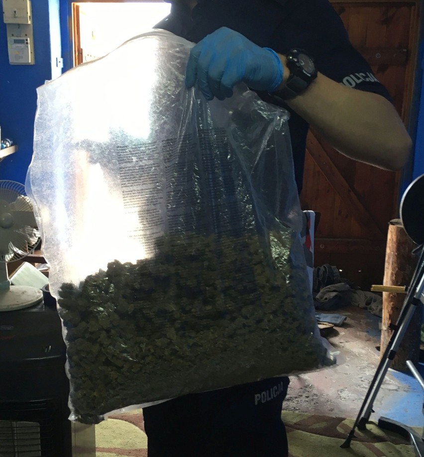 Zabezpieczono blisko 5 kg marihuany i haszyszu