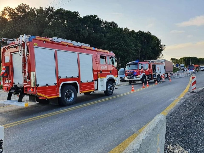 Wypadek w Modlnicy. Mężczyzna wypadł z busa, był pijany