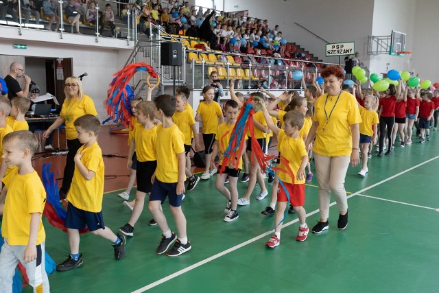 Uczestnicy Spartakiady podczas defilady. Więcej na kolejnych zdjęciach.