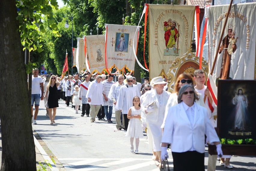 Procesja Bożego Ciała w parafii pw. św. Antoniego w Ostrołęce (zdjęcia)