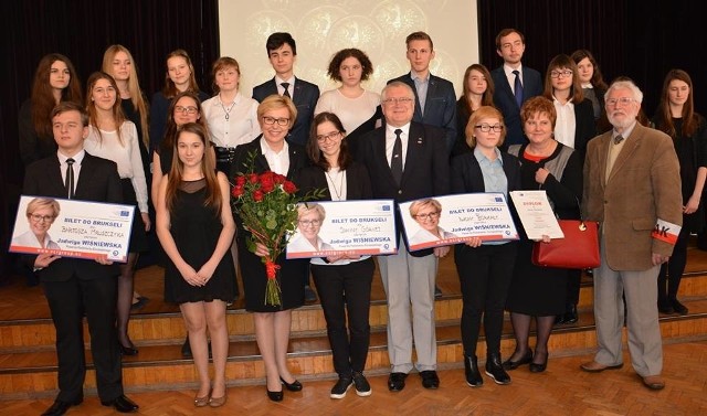 Uczennica z Kłobucka najlepsza w wojewódzkim konkursie dotyczącym Katynia