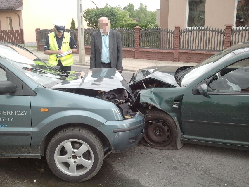 Wypadek na ul. Chocianowickiej. Jedna osoba ranna w czołowym zderzeniu [ZDJECIA]