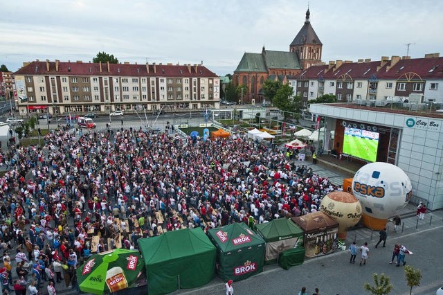 Mecze z udziałem Polaków cieszą się ogromną popularnością w całym kraju, również w Koszalinie
