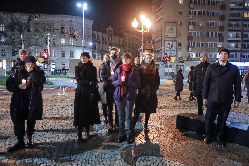 "Pogrzeb Prz_szłości" w Szczecinie. "Żałobnicy" przeszli ulicami miasta. To protest w sprawie klimatu [ZDJĘCIA]