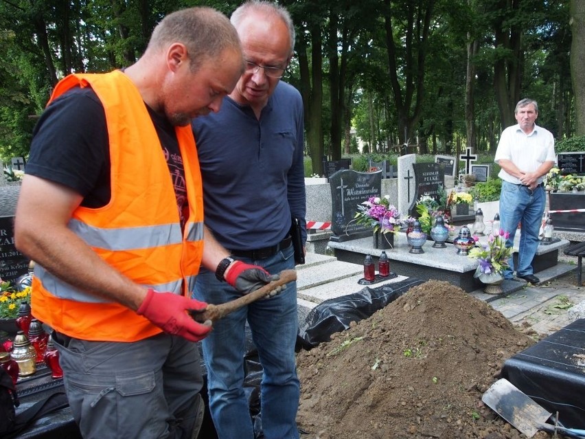 Prof. Szwagrzyk z IPN prowadzi poszukiwania na cmentarzu Doły [ZDJĘCIA]