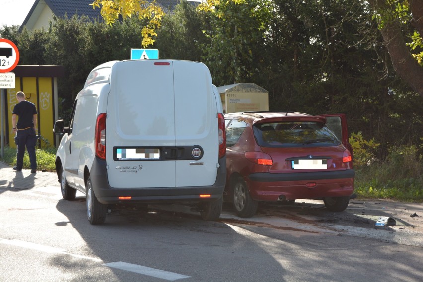 Wypadek w Czarnowcu. Dwie osoby w szpitalu [ZDJĘCIA+WIDEO]