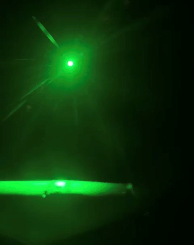 Wiązki lasera z zielonym światłem oślepiały pilotów...