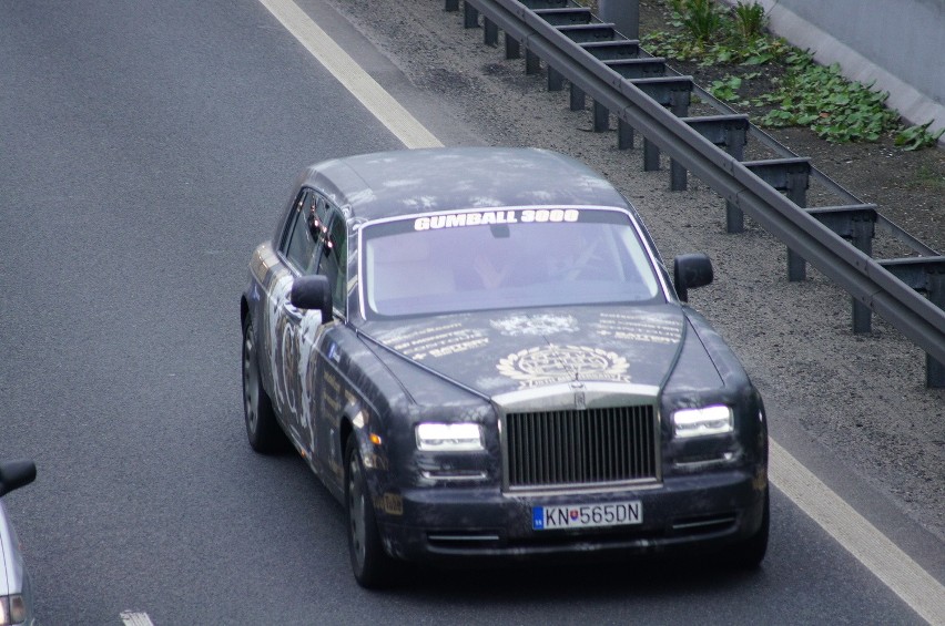 Gumball 3000 przejeżdża przez A4 w Katowicach