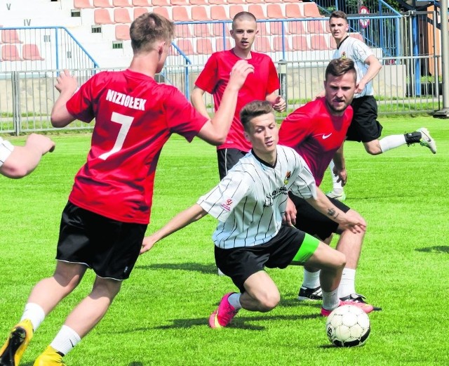 Rafał Soboń Piłka nożna jest bardzo widowiskowa i zazwyczaj mecze kończą się wysokimi wynikami.