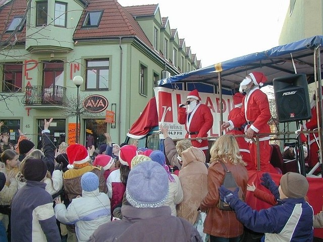 Parada Mikołajów organizowana przez Stowarzyszenie ESTEKA z Tarnobrzega cieszy się ogromną popularnością.