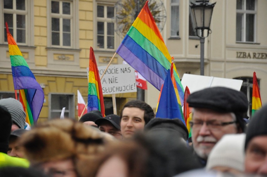 Wrocław: Komitet Obrony Demokracji znów na placu Solnym