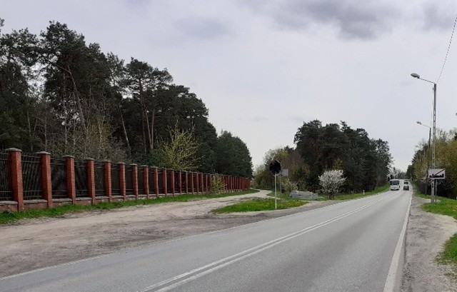 Droga krajowa numer 79 w Kozienicach - koniec obszaru zabudowanego.