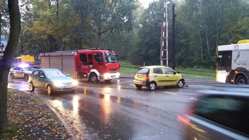 Wypadek na skrzyżowaniu ul. Załęskiej i Wincentego Pola w...