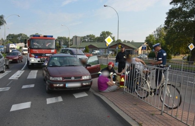 58-letni kierowca passata potrącił mieszkankę Suwałk na oznakowanym przejściu dla pieszych.