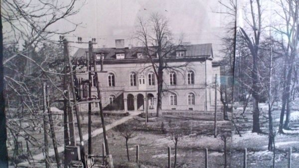 Pałac w Grojcu w latach 50. ub. wieku