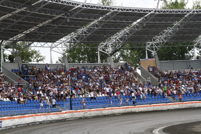 Kibice zapewne zapełnią w niedzielę trybuny stadionu Orła