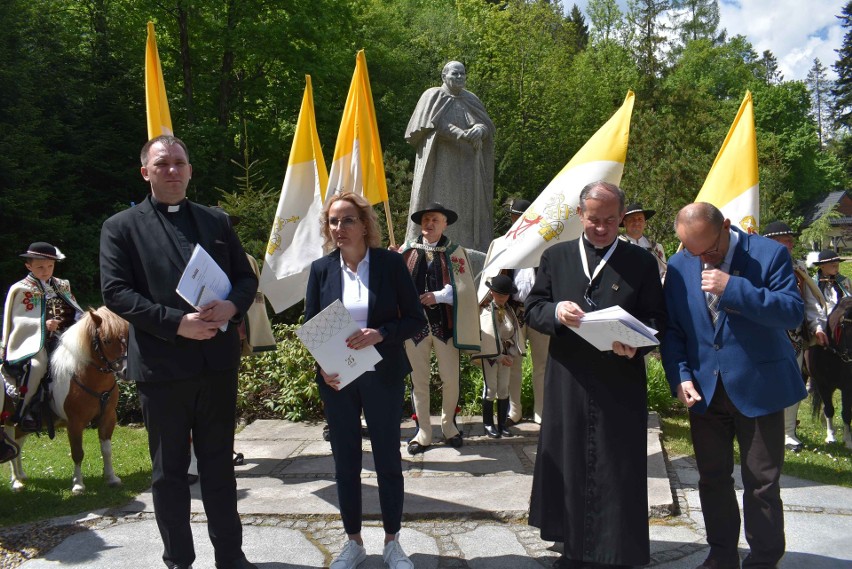 Jubileusz wizyty papieża w Zakopanem. Msza na skoczni dla 10 tys. wiernych i ok. 100 biskupów 