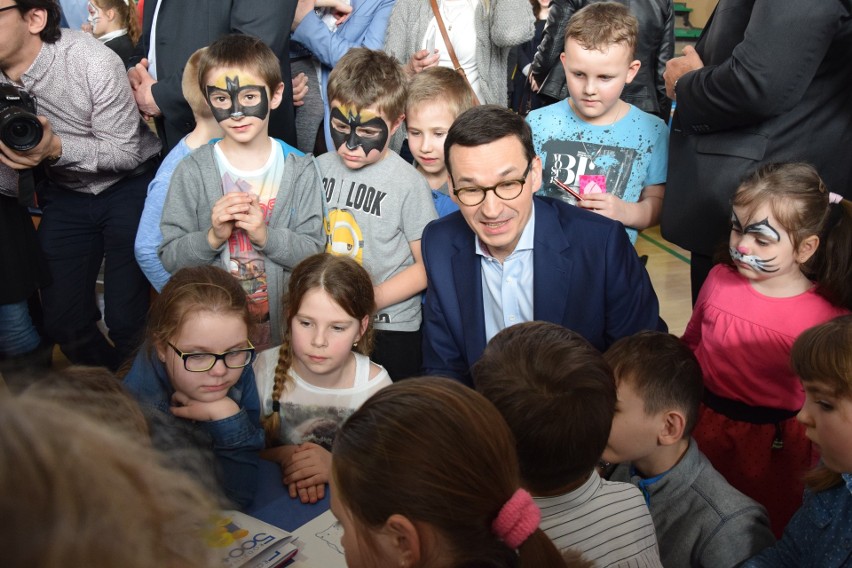 Premier Mateusz Morawiecki w Skołoszowie w gm. Radymno...