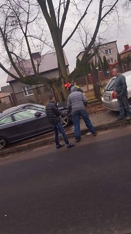 Zderzenie dwóch aut na ulicy Bytomskiej w Siewierzu [ZDJĘCIA]