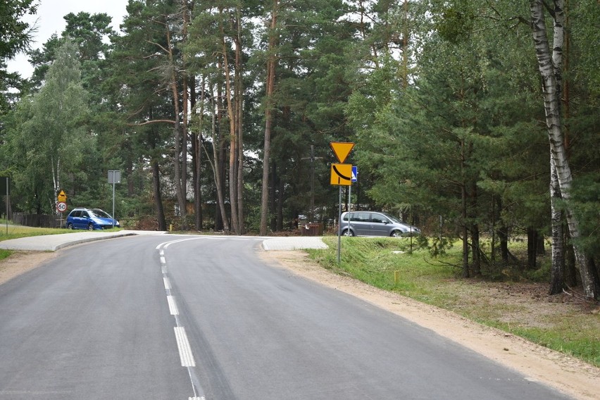 Ksebki. Droga w gminie Łyse uroczyście oddana do użytku. To inwestycja powiatu ostrołęckiego. Zdjęcia