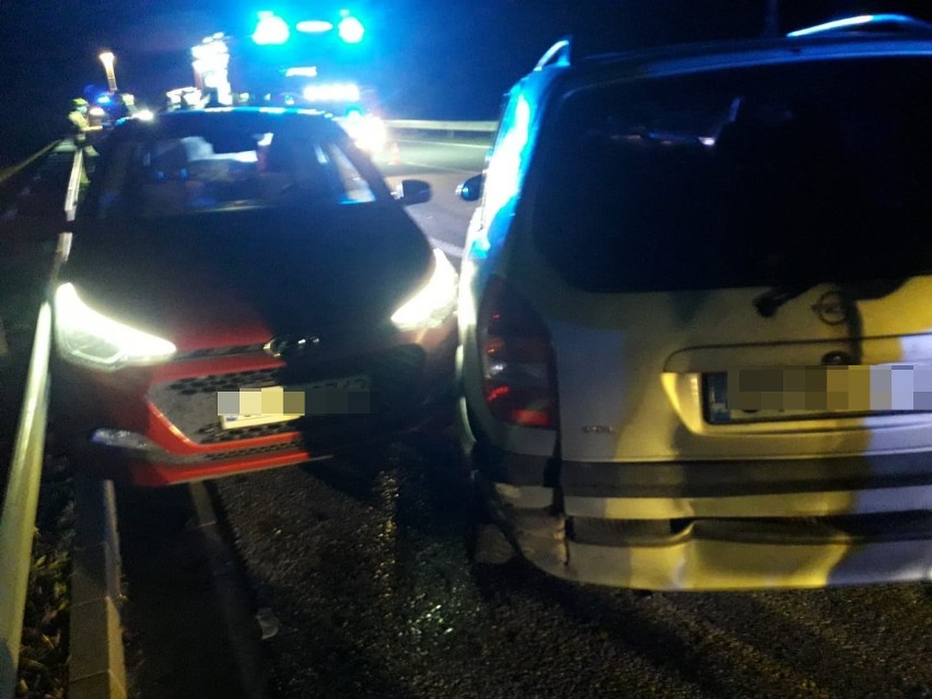 Wypadek na autostradzie A1 na wyskości Stanisławia niedaleko Tczewa 11.10.2020 Zderzyły się cztery auta