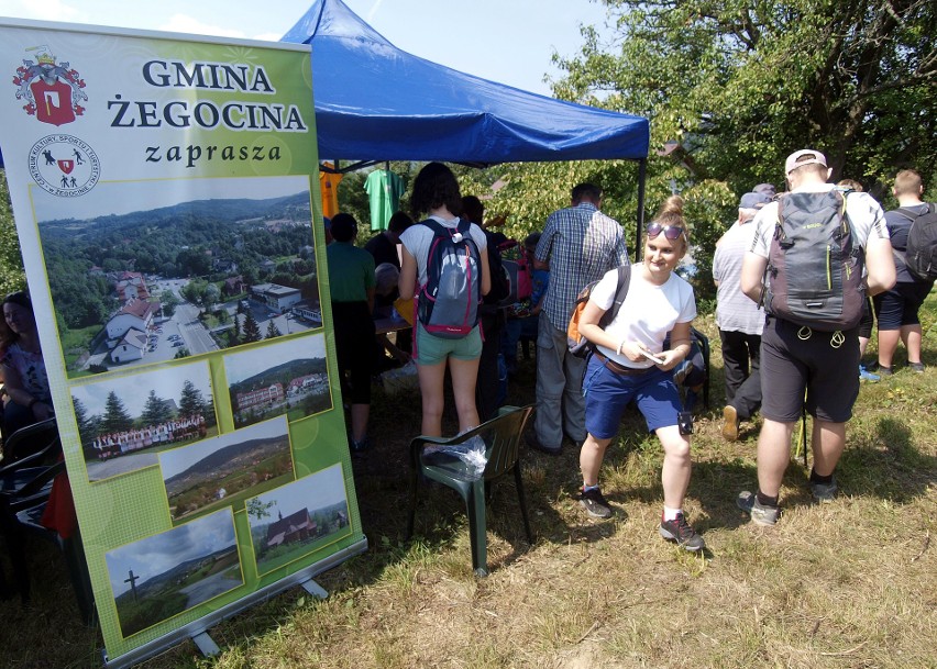 Odkryj Beskid Wyspowy. W sobotni wieczór wspięli się na Ćwilin, a w niedzielny poranek pokonali Łopusze Wschodnie