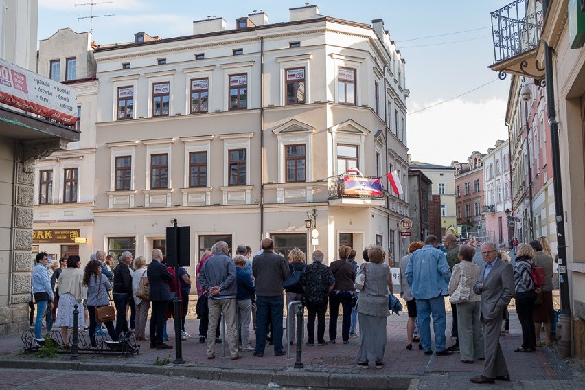 Tarnowianie protestowali pod biurem PiS [ZDJĘCIA]